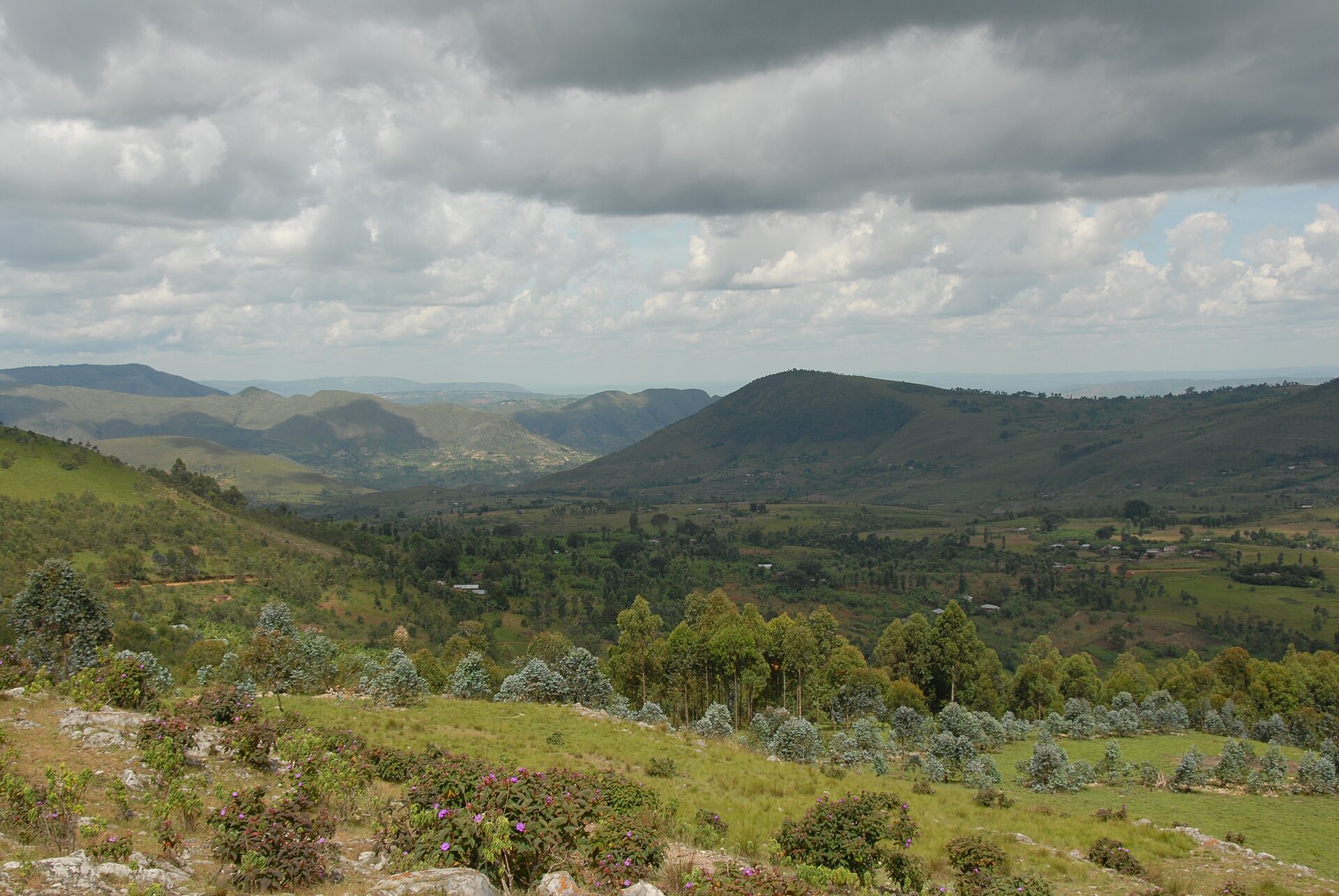 Paisaje de las colinas verdes de Burundi